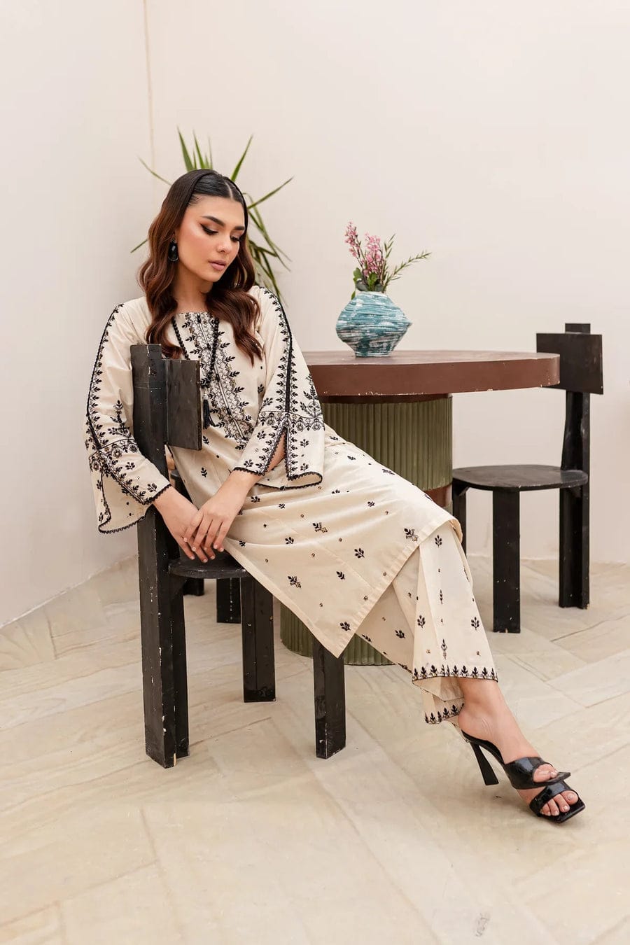 Elegant-2PC LAWN EMBROIDERED SHIRT AND EMBROIDERED TROUSER - 0012